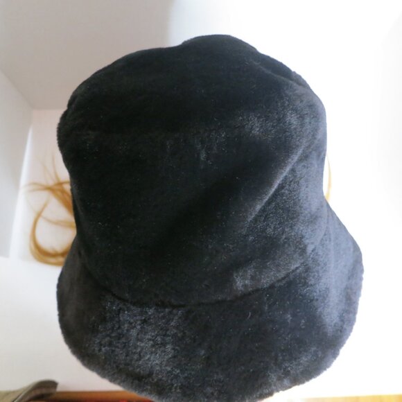 Black Faux Fur Fuzzy Bucket Hat - Picture 2 of 4